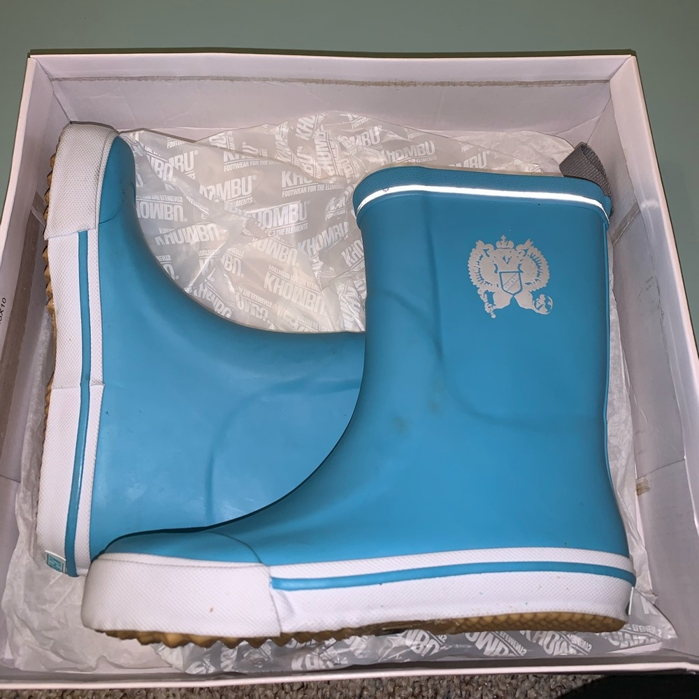 NWT rainboots | khombu